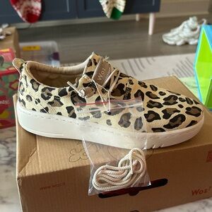 Women's Leopard Print Sneakers